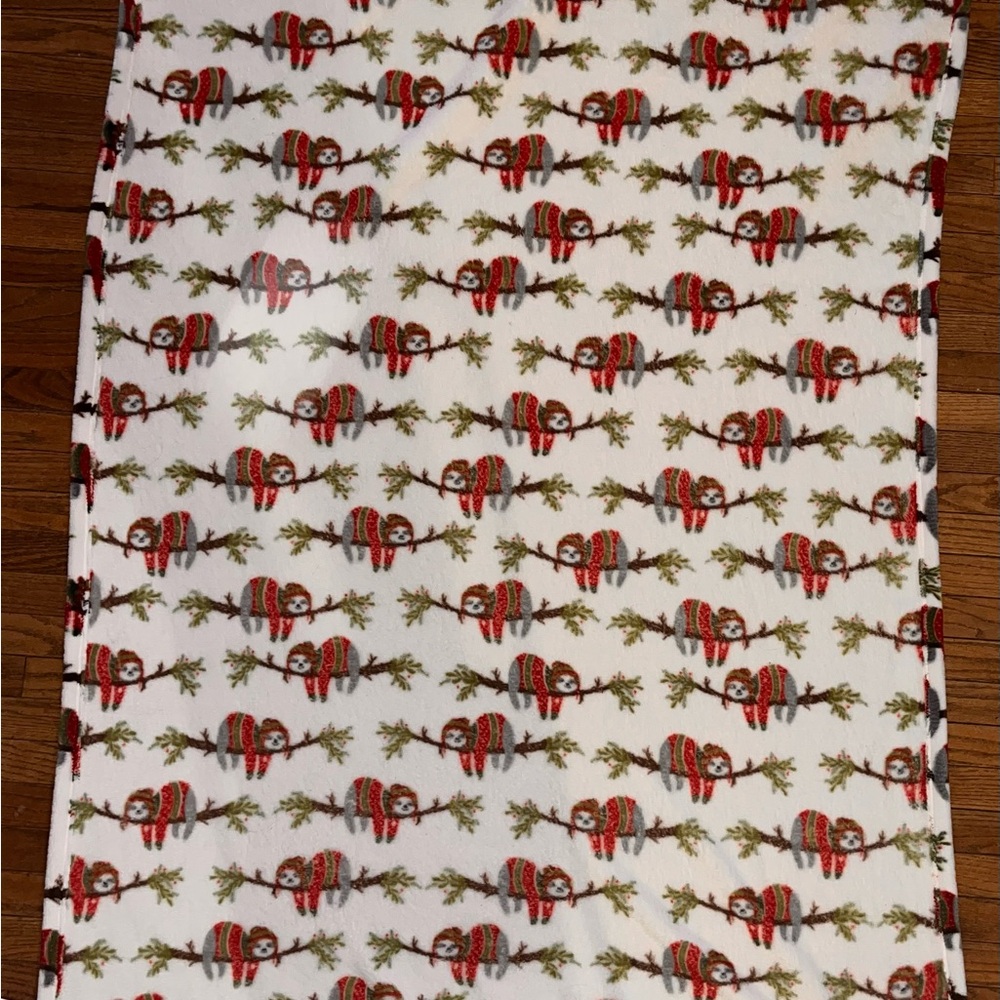 Cozy Sloth Print Blanket - Picture 3 of 5